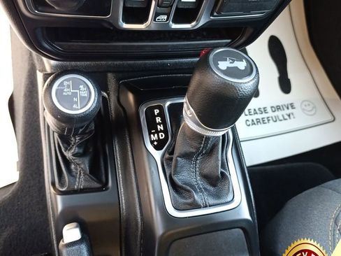 Used 2024 Jeep Wrangler Unlimited image 28