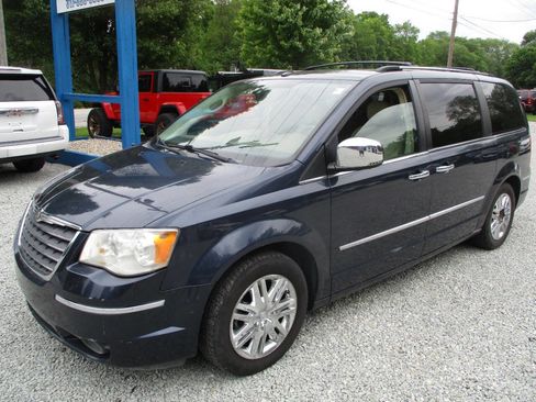 Used 2008 Chrysler Town & Country Limited w/ Entertainment Group #3 FWD image 1