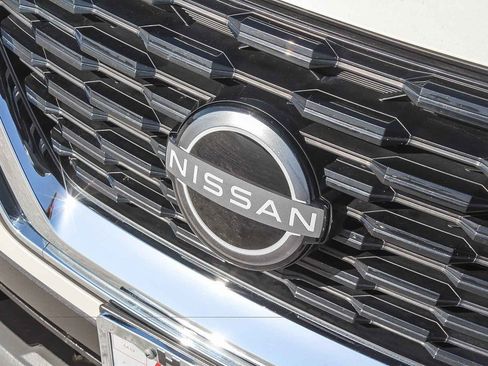Used 2023 Nissan Rogue SV w/ SV Premium B Package FWD image 12