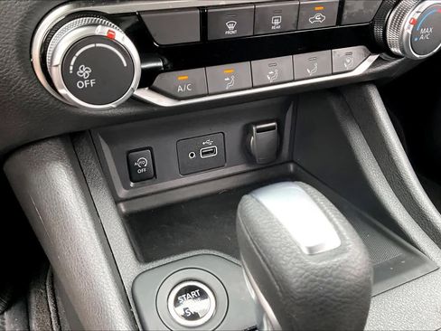 Certified 2025 Nissan Sentra S FWD image 31