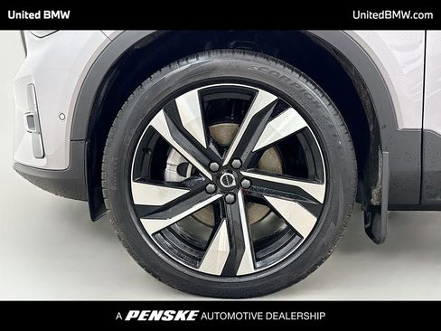 Used 2026 Volvo XC40 B5 Ultra w/ Climate Package image 2