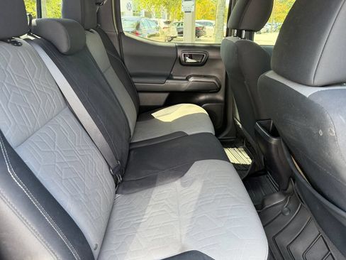 Used 2022 Toyota Tacoma TRD Off-Road RWD image 8