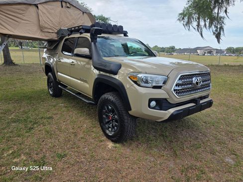Used 2017 Toyota Tacoma TRD Off-Road w/ Tow Package (A/T) AWD/4WD image 2
