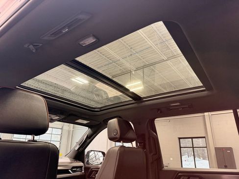 Used 2025 GMC Yukon XL AT4 w/ AT4 Premium Package image 21