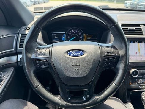 Used 2018 Ford Explorer XLT w/ Equipment Group 202A AWD/4WD image 15