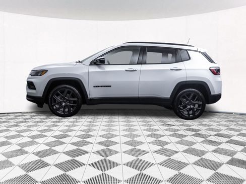 Used 2026 Jeep Compass Latitude AWD/4WD image 7