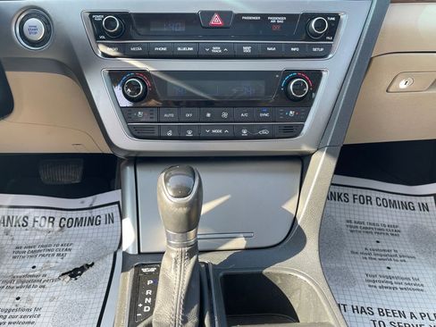 Used 2015 Hyundai Sonata Limited w/ Option Group 05 FWD image 27