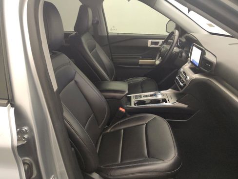 Used 2020 Ford Explorer XLT w/ Equipment Group 202A RWD image 21