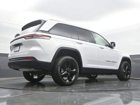 New 2025 Jeep Grand Cherokee Altitude image 51