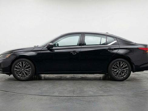 Used 2025 Nissan Altima 2.5 SV image 3
