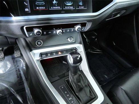 Used 2023 Audi Q3 2.0T Premium Plus w/ Premium Plus Package image 19