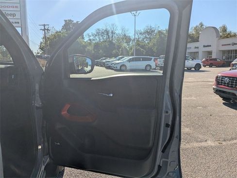 Used 2025 Nissan Frontier PRO-4X w/ Pro Premium Package image 30