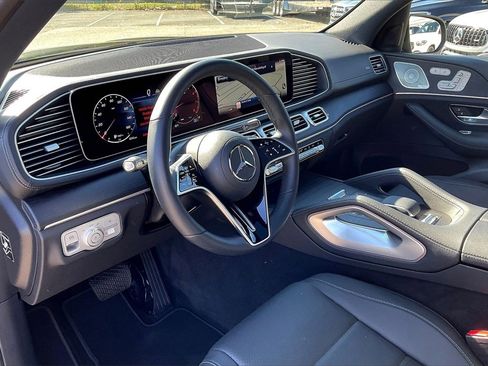 Used 2025 Mercedes-Benz GLS 450 4MATIC image 11