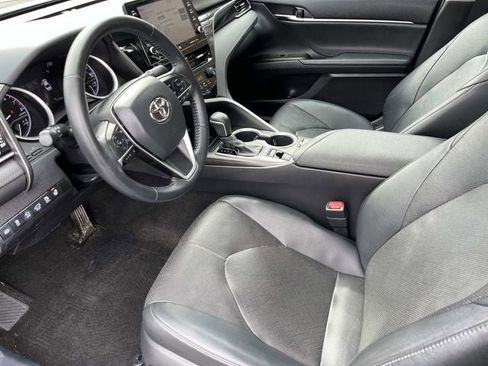 Used 2022 Toyota Camry XLE w/ Navigation Upgrade Package image 24