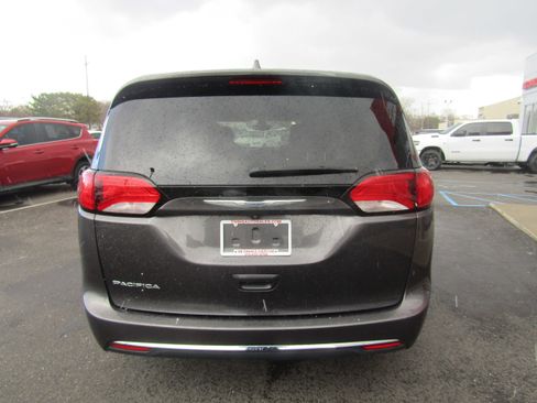 Used 2017 Chrysler Pacifica Touring Plus w/ Tire & Wheel Group image 10