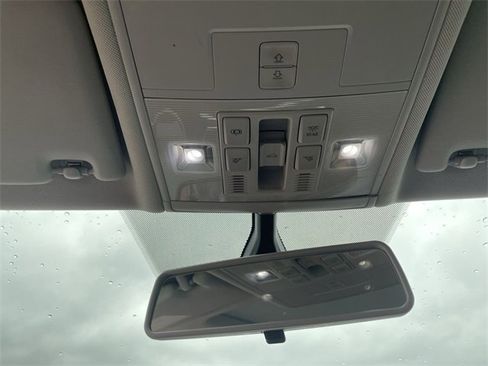 Used 2019 Volkswagen Tiguan SE image 27