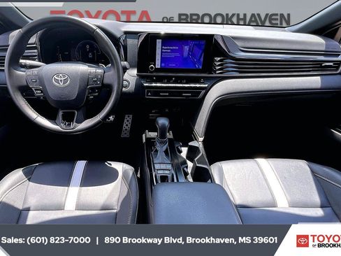 Used 2025 Toyota Camry SE w/ Convenience Package FWD image 13