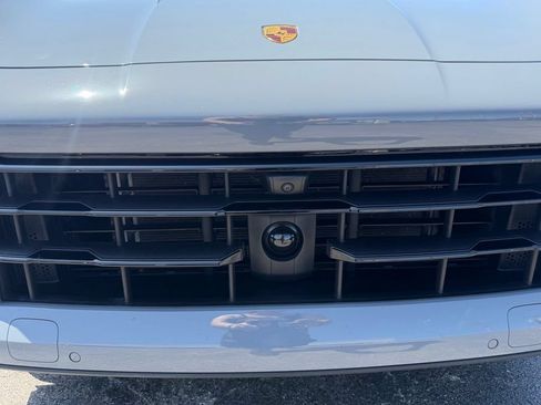 Used 2024 Porsche Cayenne Coupe AWD/4WD image 17