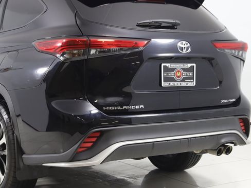 Used 2022 Toyota Highlander XSE image 24