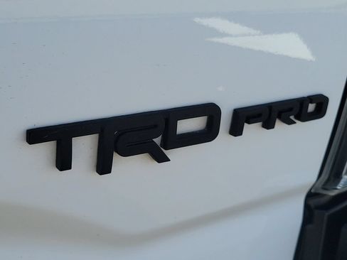 Used 2018 Toyota Tacoma TRD Pro AWD/4WD image 11