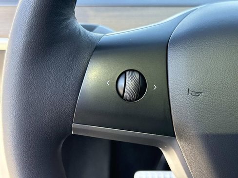 Used 2022 Tesla Model Y Performance image 38