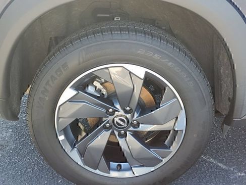 Used 2025 Nissan Rogue SV FWD image 32