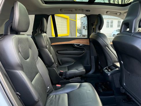 Used 2022 Volvo XC90 T6 Momentum w/ Climate Package image 24
