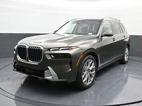 New 2025 BMW X7 xDrive40i image 1