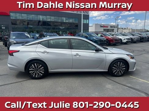 Used 2024 Nissan Altima 2.5 SV FWD image 13