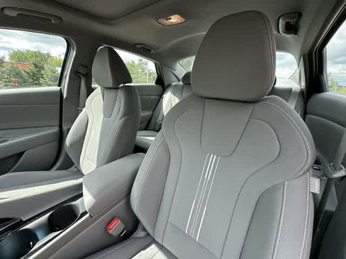 Used 2024 Hyundai Elantra SEL w/ Convenience Package FWD image 18