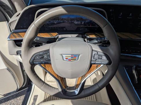 Used 2022 Cadillac Escalade Premium Luxury Platinum AWD/4WD image 15