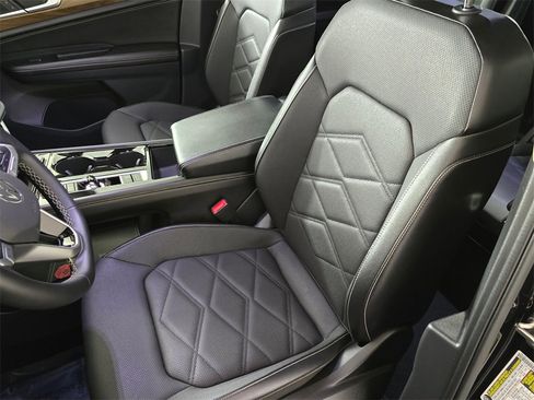 Used 2024 Volkswagen Atlas SE image 24