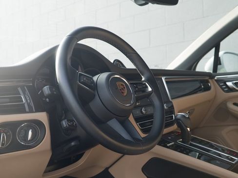 Certified 2023 Porsche Macan Turbo image 4