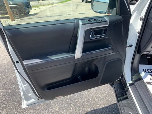 Used 2023 Toyota 4Runner SR5 Premium w/ Moonroof Package AWD/4WD image 12