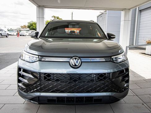 New 2026 Volkswagen Tiguan SE R-Line FWD image 9