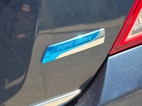 Used 2015 Nissan Versa SV FWD image 13