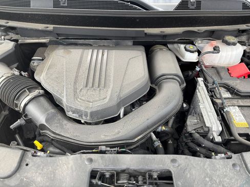 Used 2025 Chevrolet Traverse LT FWD image 34