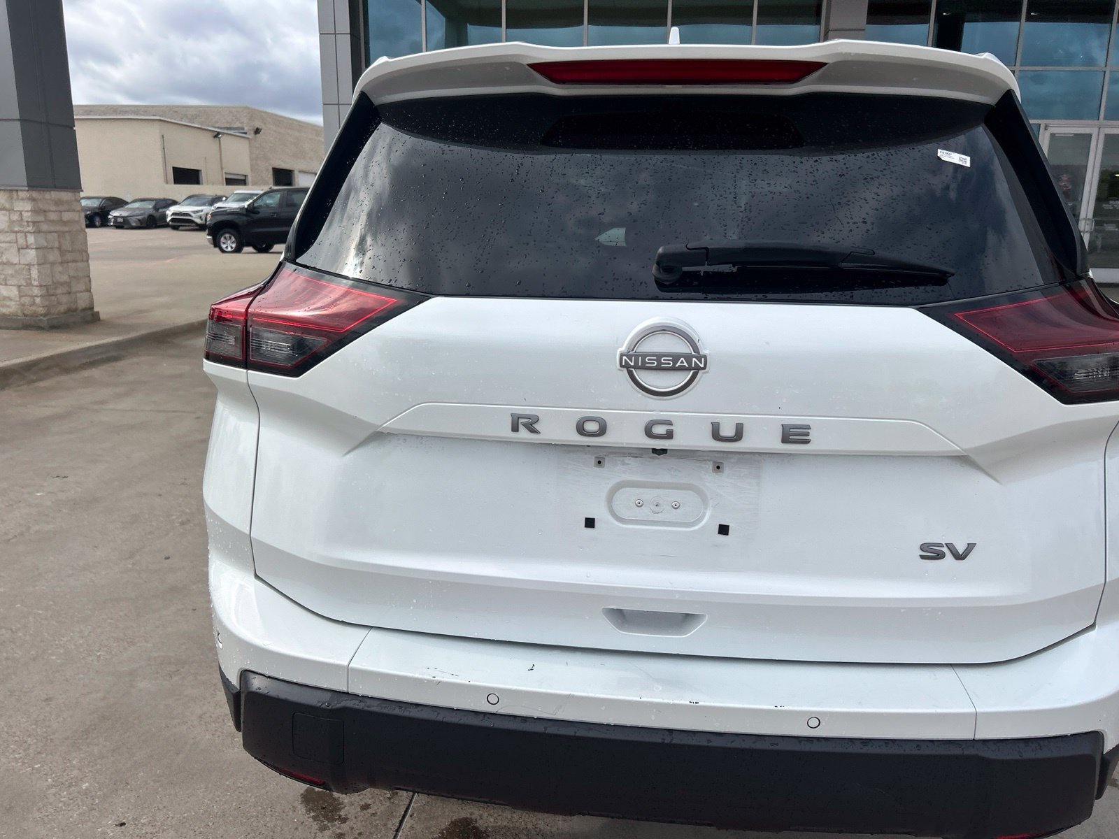 Used 2024 Nissan Rogue SV FWD image 11