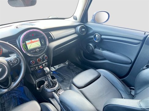 Used 2017 MINI Cooper 4-Door Hardtop image 24