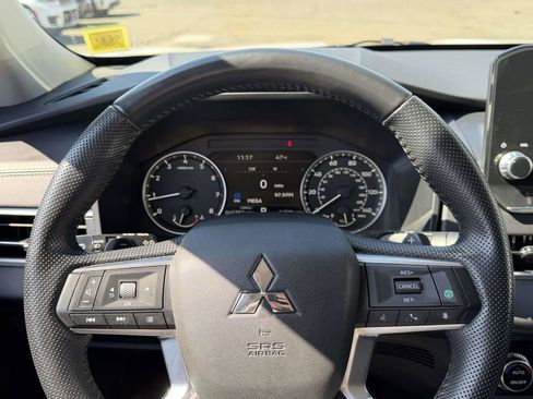 Used 2024 Mitsubishi Outlander SE image 32