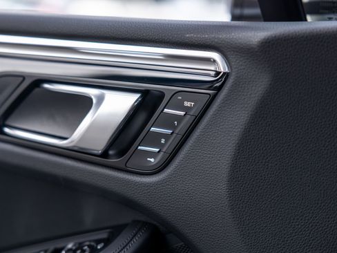 New 2026 Porsche Macan Turbo AWD/4WD image 44