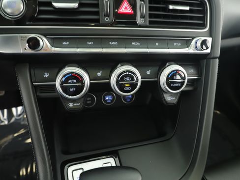 Used 2023 Genesis G70 2.0T image 15