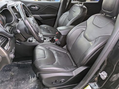 Certified 2019 Jeep Cherokee Limited w/ Luxury Group image 11