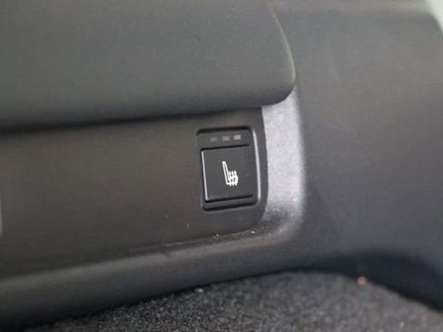 Used 2024 Land Rover Discovery Dynamic SE image 39