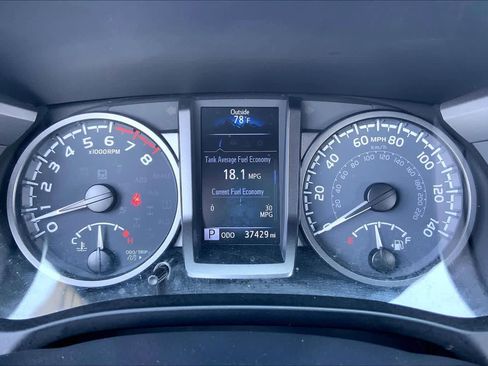 Used 2022 Toyota Tacoma TRD Off-Road image 25