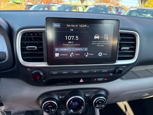 Certified 2023 Hyundai Venue SEL image 6