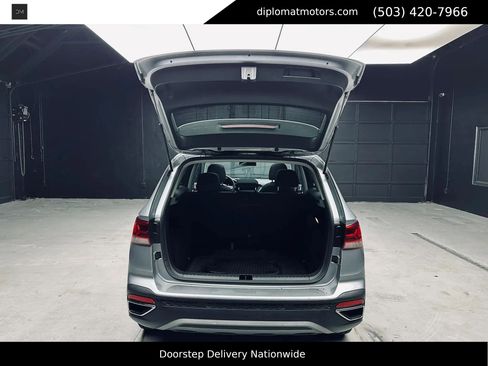 Used 2022 Volkswagen Taos SE w/ Panoramic Sunroof Package FWD image 46