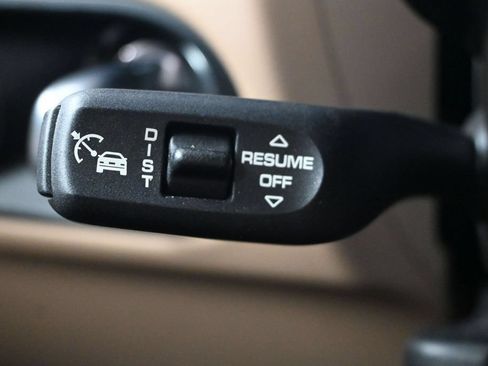 Certified 2024 Porsche Macan AWD/4WD image 21