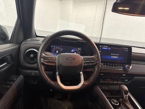 Used 2025 Chevrolet Colorado Z71 w/ Technology Package AWD/4WD image 11