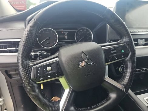 Used 2024 Mitsubishi Outlander SE AWD/4WD image 11